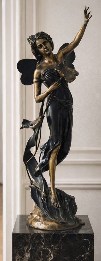 Statue d'ange avec ailes