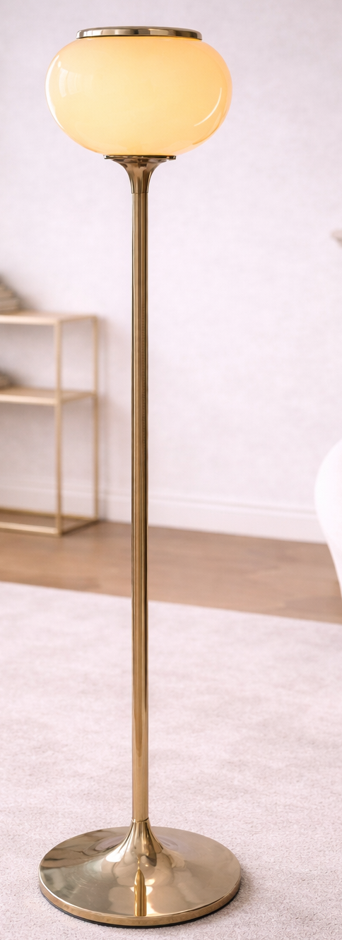 Lampadaire doré avec abat-jour