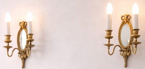 Deux appliques murales dorées