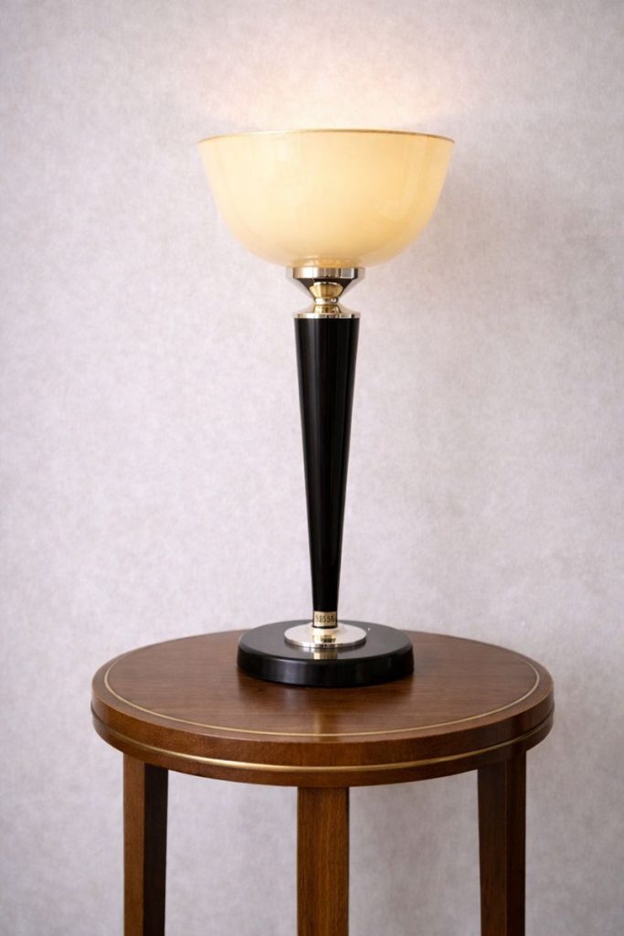 Lampe moderne sur table ronde