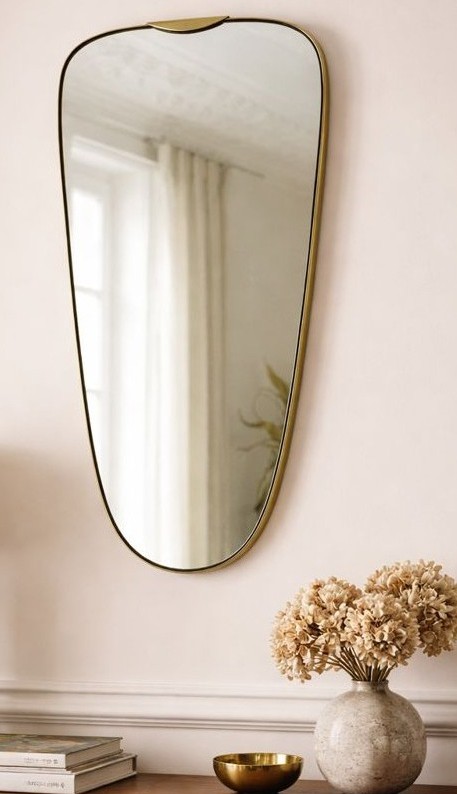 Miroir au mur élégant